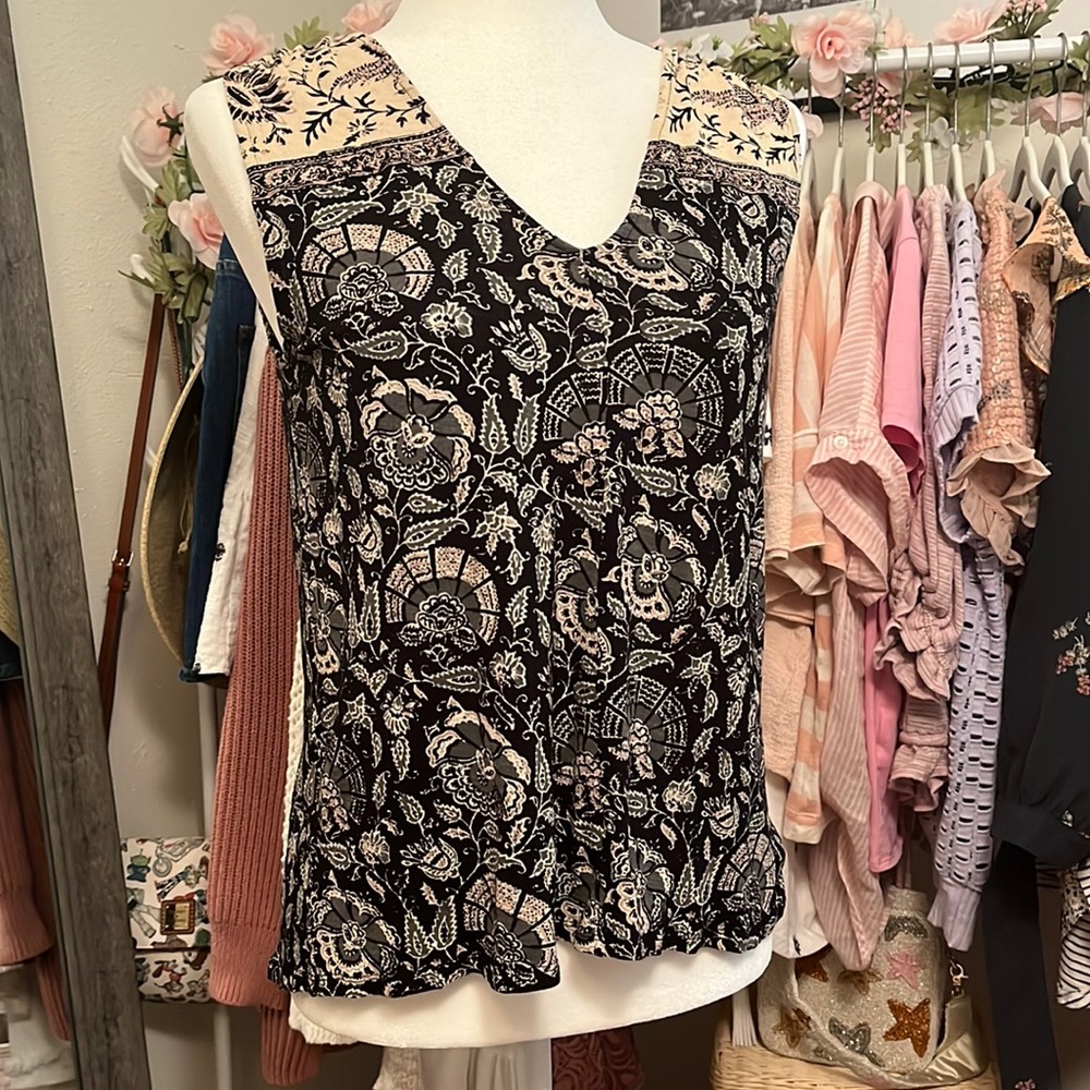 Lucky Brand black and cream floral sleeveless blouse size M medium